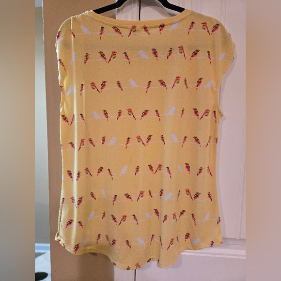 Elle Yellow Graphic Bird Top Sz Large - Picture 2 of 3